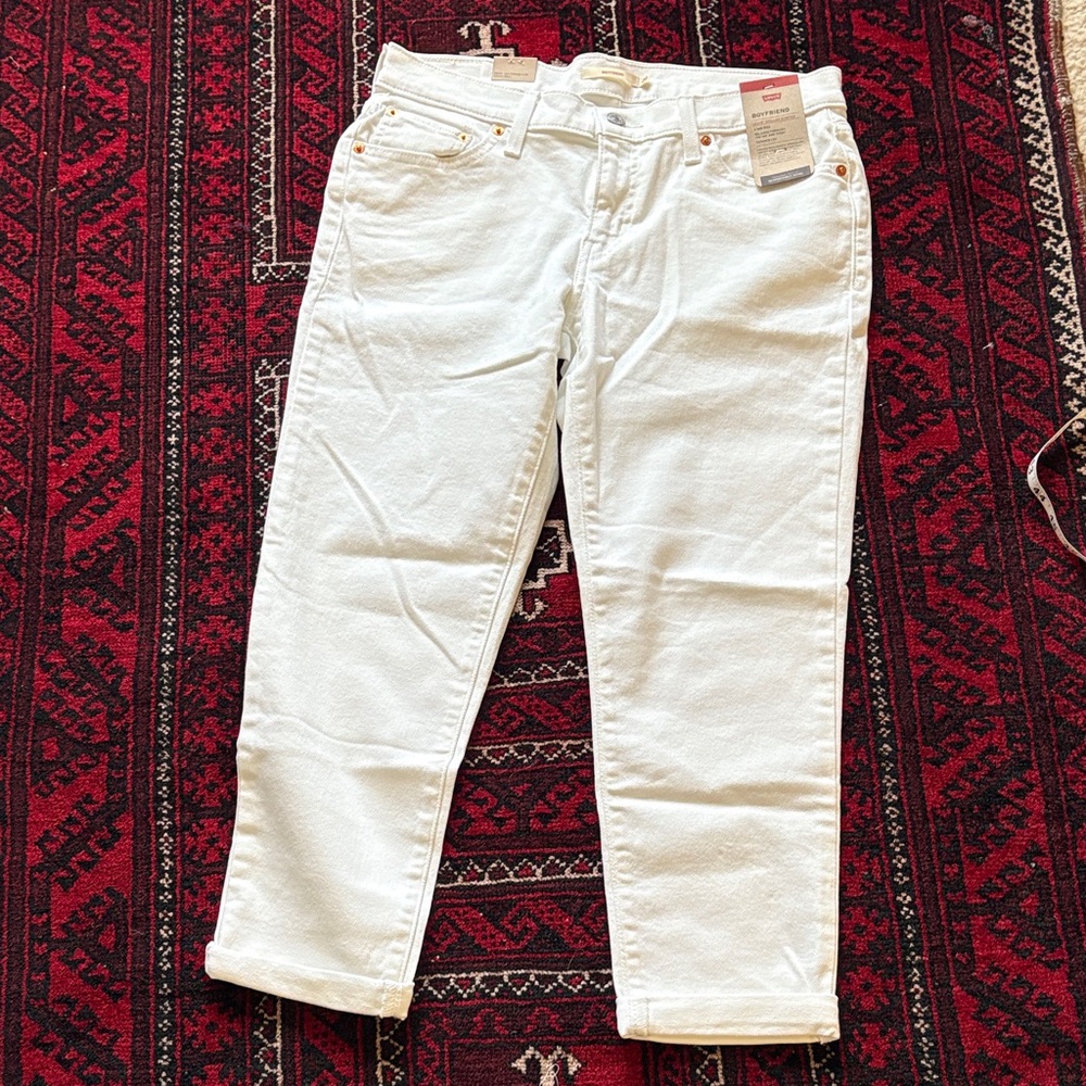 Levi's white boyfriend jeans, nwt, offers welcome 🤍